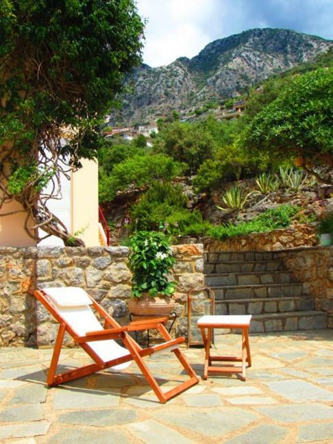 Aloe Meli Apartment Каламата Екстериор снимка